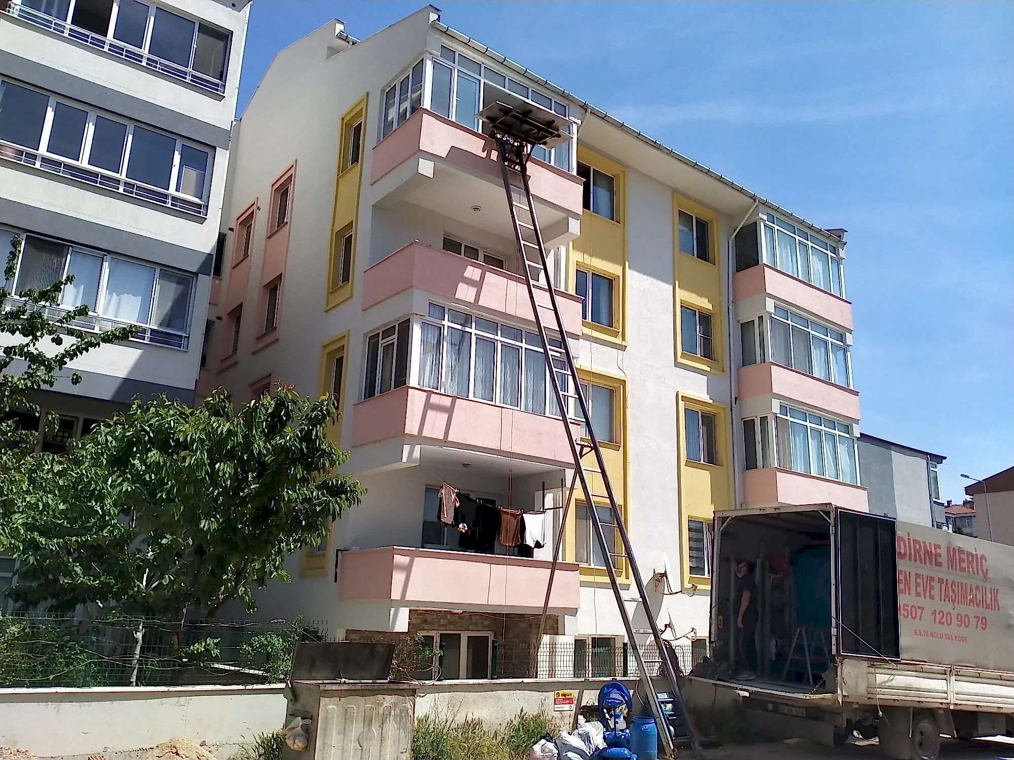 Mobilyalarınızı Özenle Paketliyoruz, Güvenli Taşımacılık İçin İdeal Çözüm
